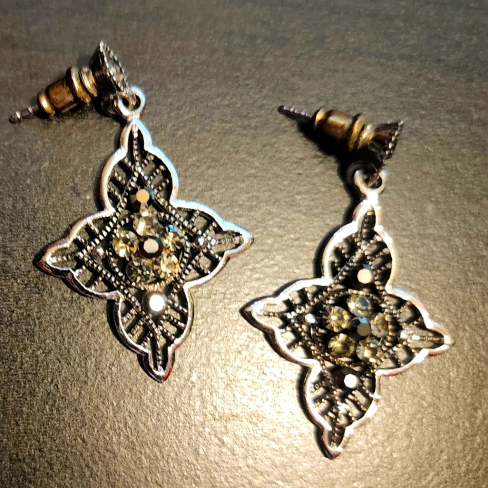 Gorgeous crystal earrings